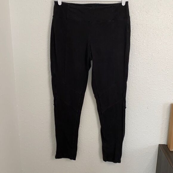 ⭐️NEON BUDDAH Black Woman’s Leggings - Picture 1 of 7